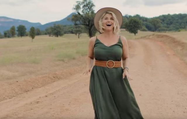 Beatrice Egli in ihrem neuen Musikvideo zu „Terra Australia“.