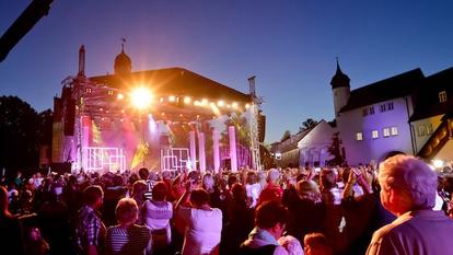 Zum fünften Mal finden die „Schlager des Sommers“ vor dem Wasserschloss Klaffenbach statt.