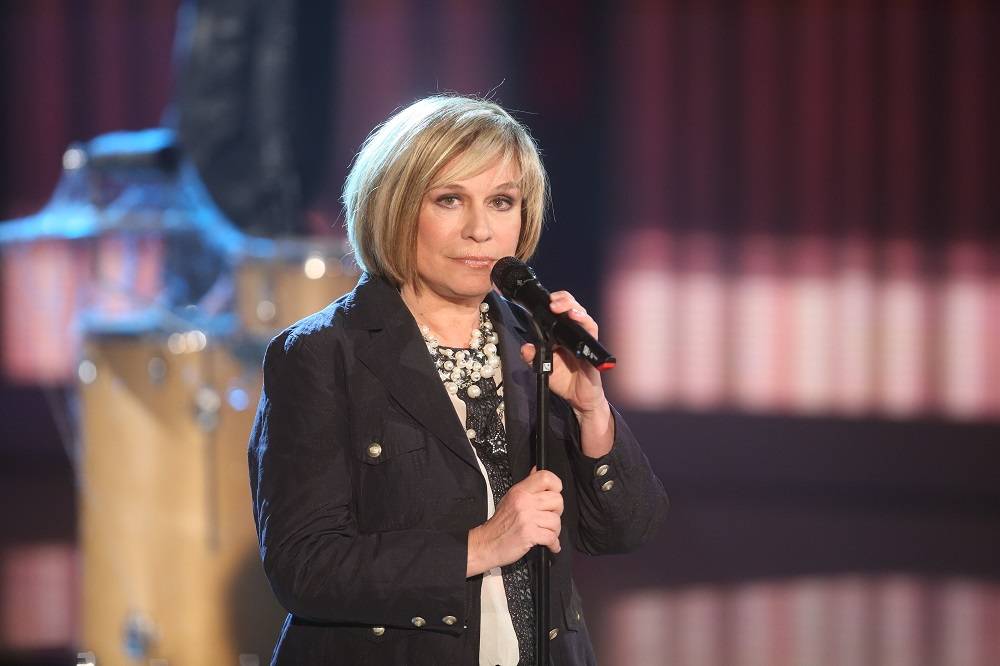 Auf der Bühne ist Mary Roos einfach unschlagbar. Mary Roos geht 2018/2019 auf große "Abenteuer Unvernunft"-Tour.