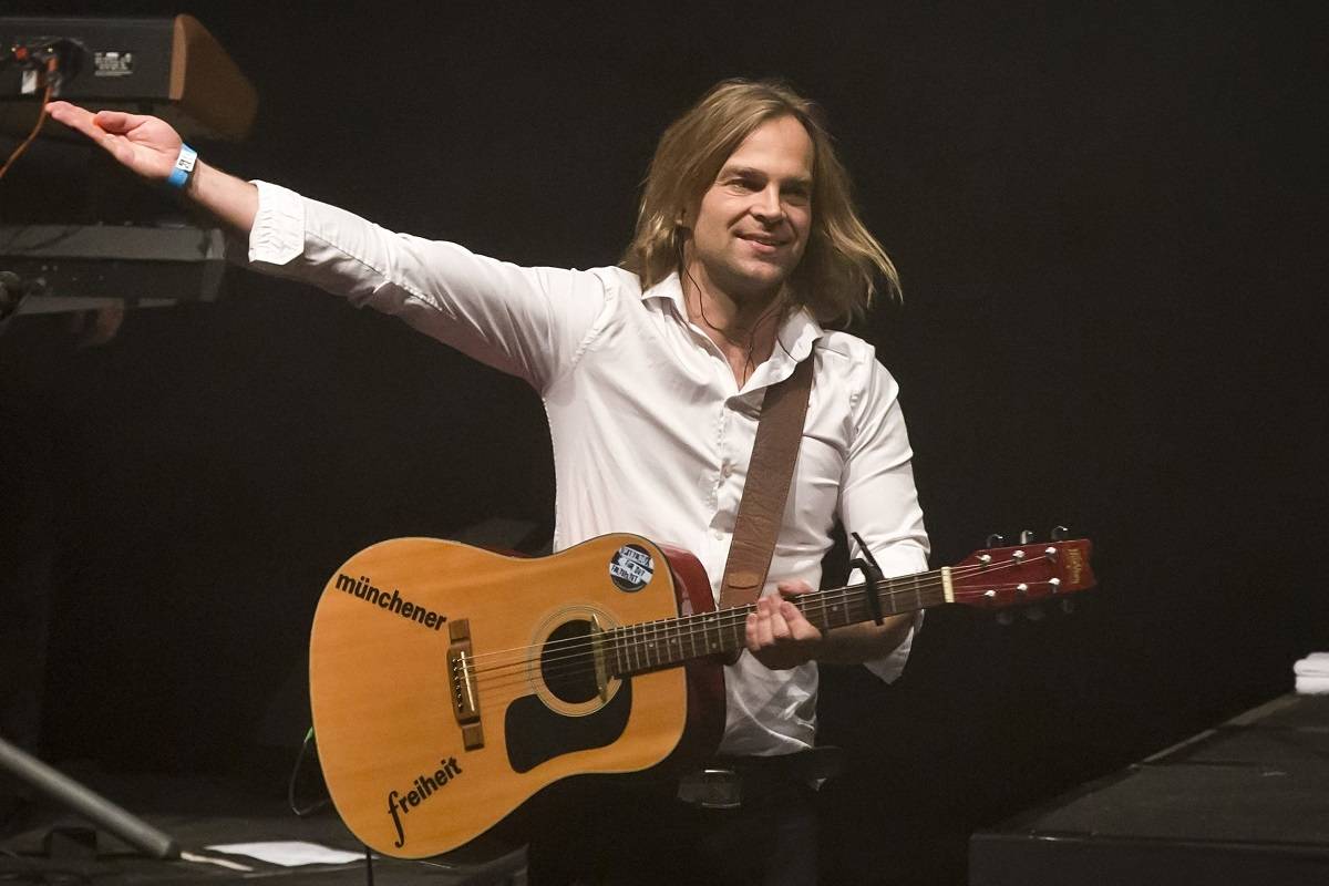 Münchner-Freiheit-Sänger Tim Wilhelm sprach mit SchlagerPlanet im exklusiven Video-Interview. Münchner-Freiheit-Sänger Tim Wilhelm sprach mit SchlagerPlanet im exklusiven Video-Interview.