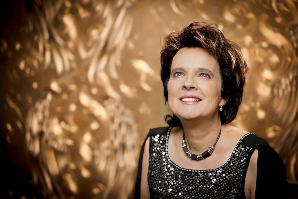 Monika Martin veröffentlicht neue Lieder.  Monika Martin veröffentlicht neue Lieder.