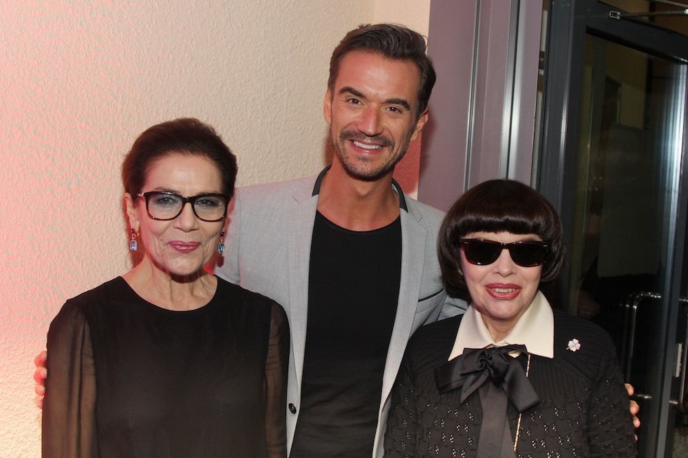 Florian Silbereisen mit seinen Gästen Hannelore Elsner (li.) und Mireille Mathieu am Rande der Show „Das Adventsfest der 100.000 Lichter“ im Jahr 2017. 