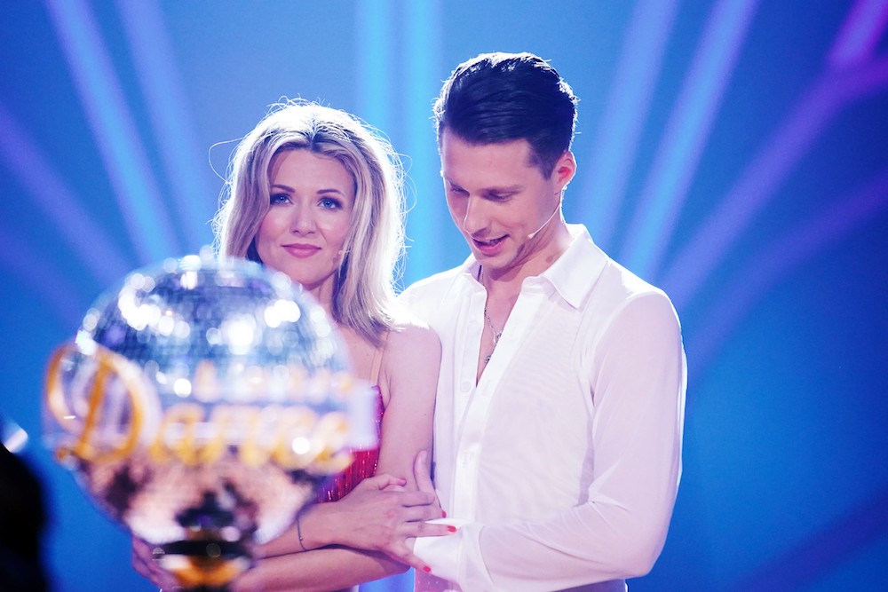 Ella Endlich und ihrem Tanzpartner Valentin Lusin blieb der Pokal „Dancing Star 2019“ verwehrt.  Ella Endlich und ihrem Tanzpartner Valentin Lusin blieb der Pokal „Dancing Star 2019“ verwehrt.