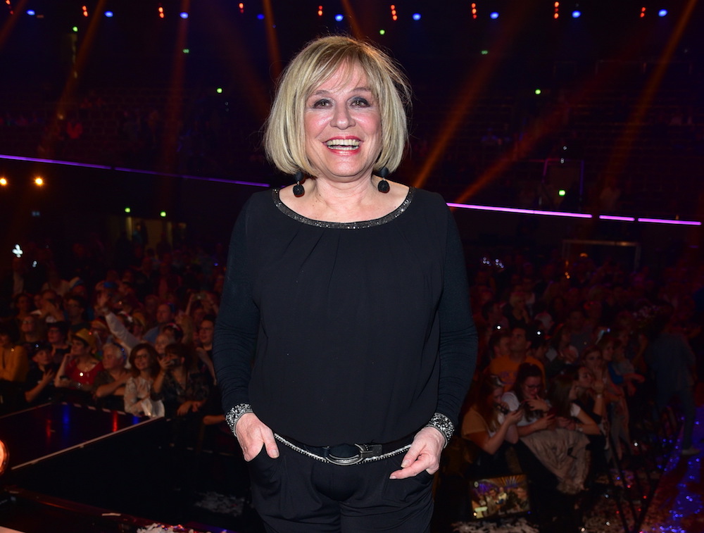 Mary Roos verabschiedet sich von der musikalischen Bühne, wird aber weiterhin auf der Theaterbühne stehen.  Mary Roos verabschiedet sich von der musikalischen Bühne, wird aber weiterhin auf der Theaterbühne stehen.