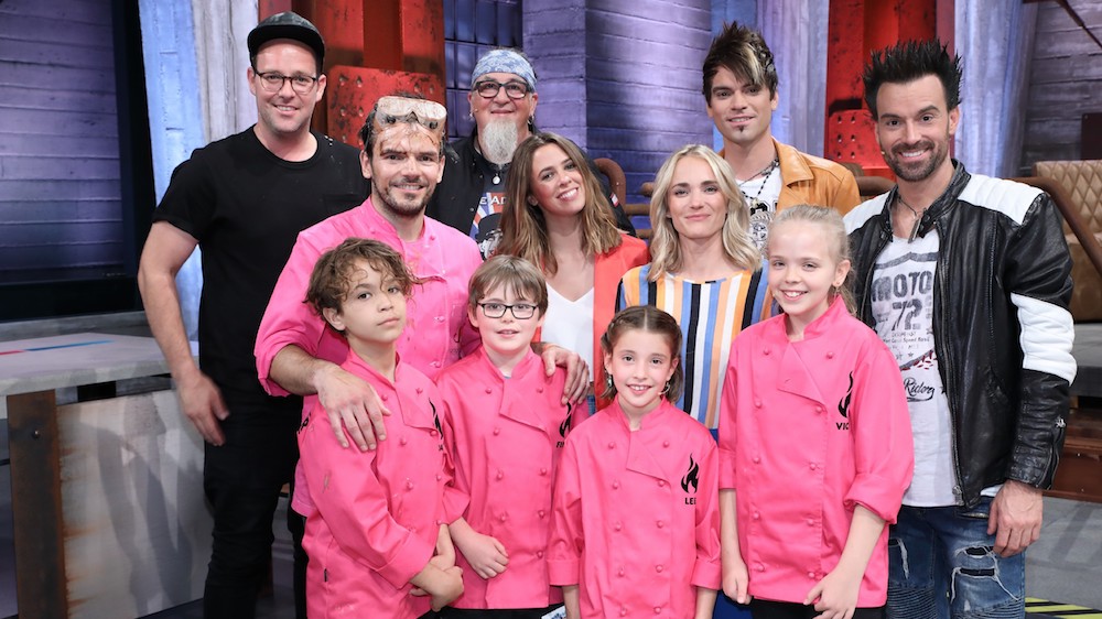 V.l.: Ben, Profikoch Steffen Henssler mit den Kochkindern Noah, Finn, Lee und Vicky, Kochcoach Stefan Marquard, Vanessa Mai, Moderatorin Annie Hoffmann und die Ehrlich Brothers. V.l.: Ben, Profikoch Steffen Henssler mit den Kochkindern Noah, Finn, Lee und Vicky, Kochcoach Stefan Marquard, Vanessa Mai, Moderatorin Annie Hoffmann und die Ehrlich Brothers.