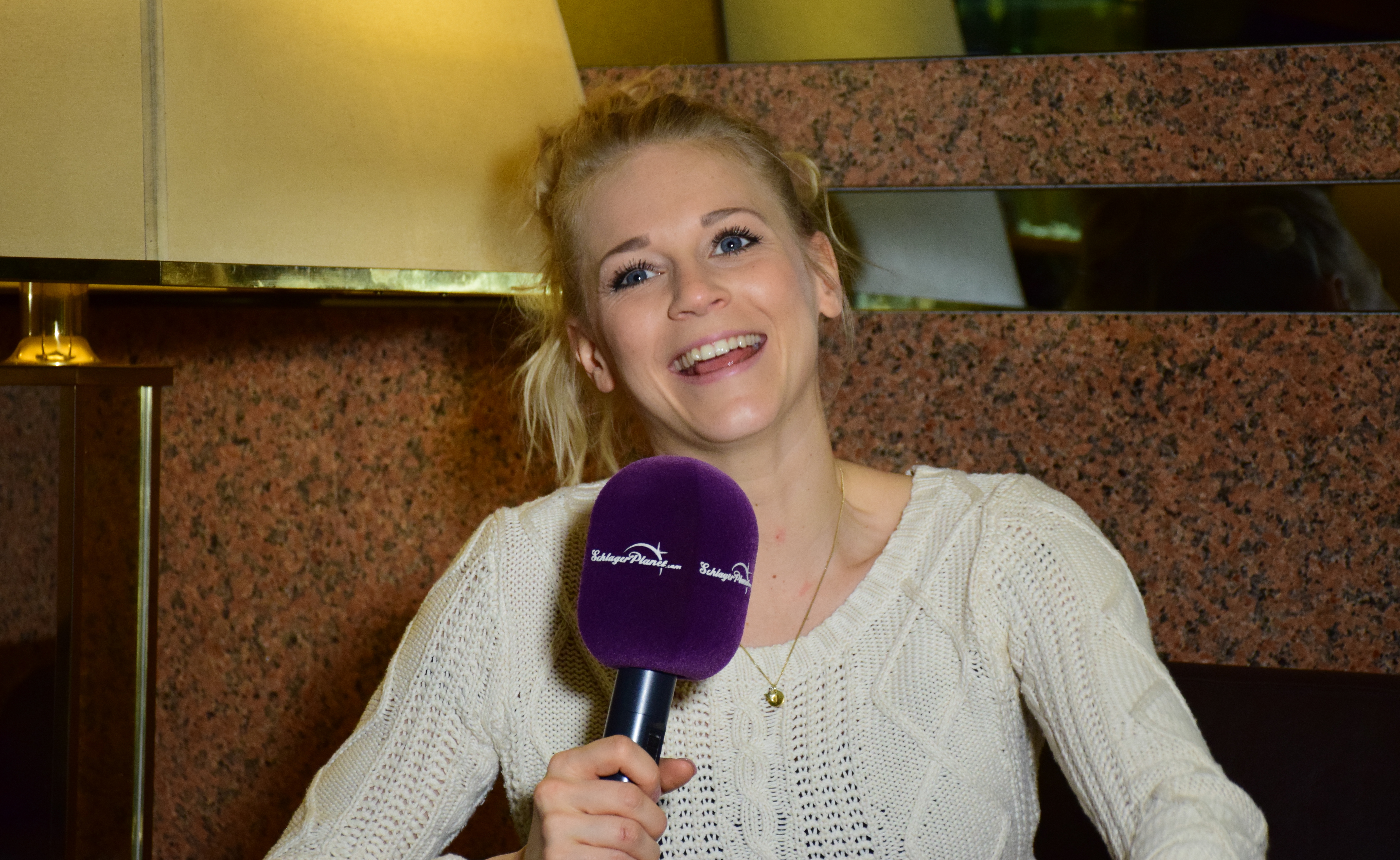 Julia Lindholm in Wahrheit & Wahnsinn