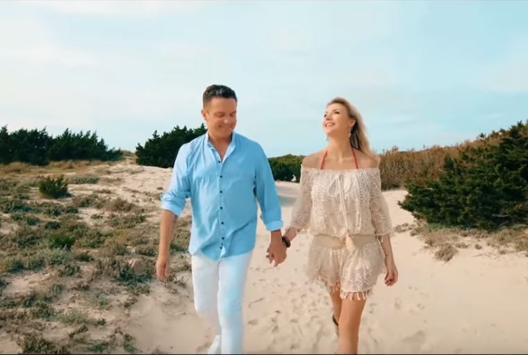 Stefan Mross und Anna-Carina Woitschack singen sich in die Flitterwochen.