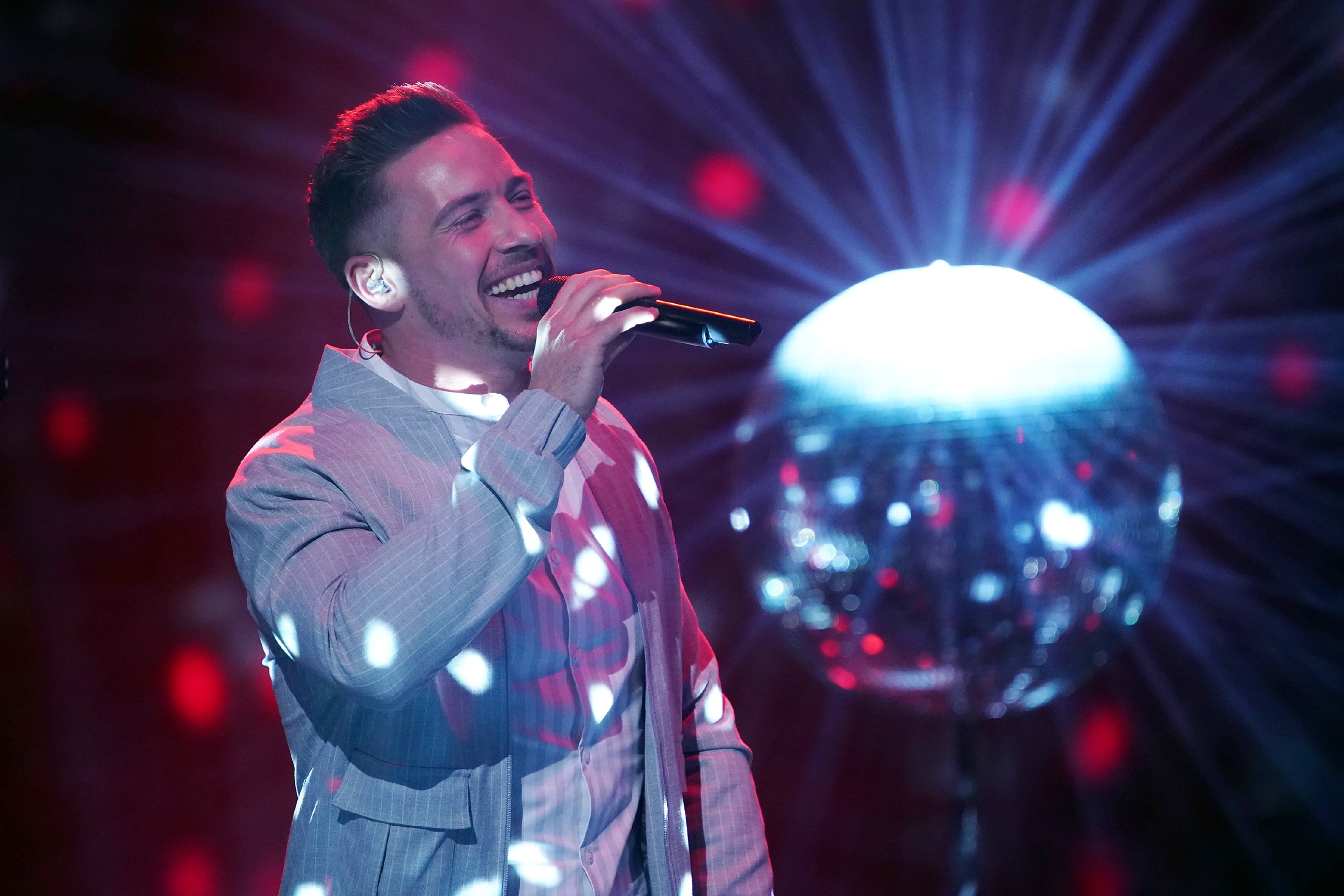 Ramon Roselly präsentiert mit „Eine Nacht“ seinen „DSDS“ Final-Song.