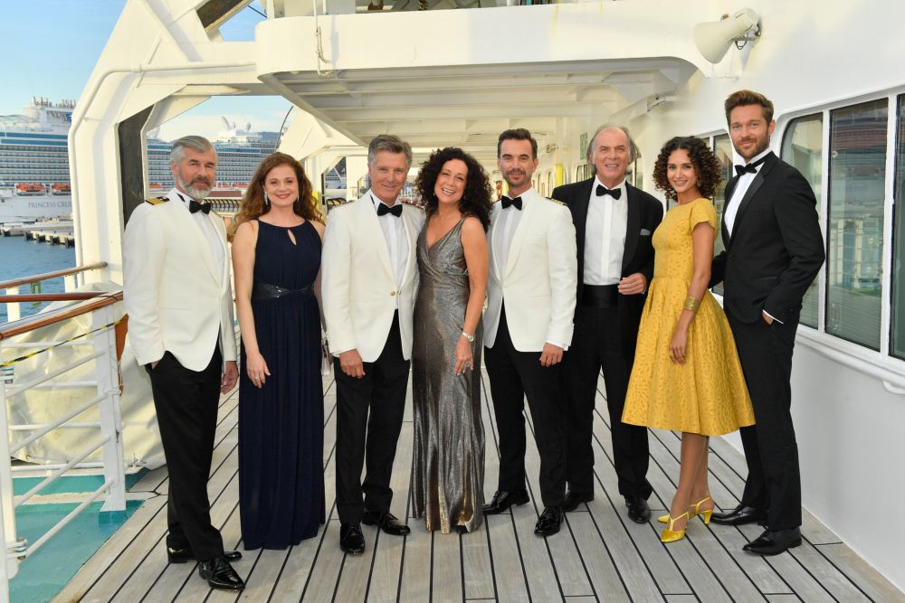 Von links: Martin Grimm (Daniel Morgenroth), Clara Philipp (Anja Antonowicz) Dr. Sander (Nick Wilder), Hanna Liebhold (Barbara Wussow), Max Parger (Florian Silbereisen), Rolf Maraun (Wolfgang Fierek), Prinzessin Lilani (Michaela Saba) und Lennart Albers (Tommy Schlesser).