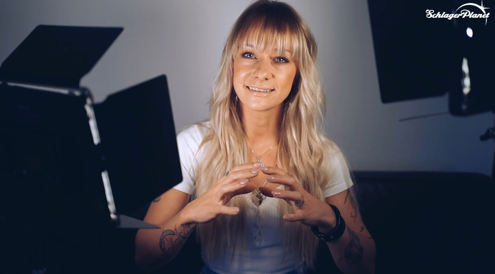 Christin Stark im Interview mit SchlagerPlanet.  Christin Stark im Interview mit SchlagerPlanet.