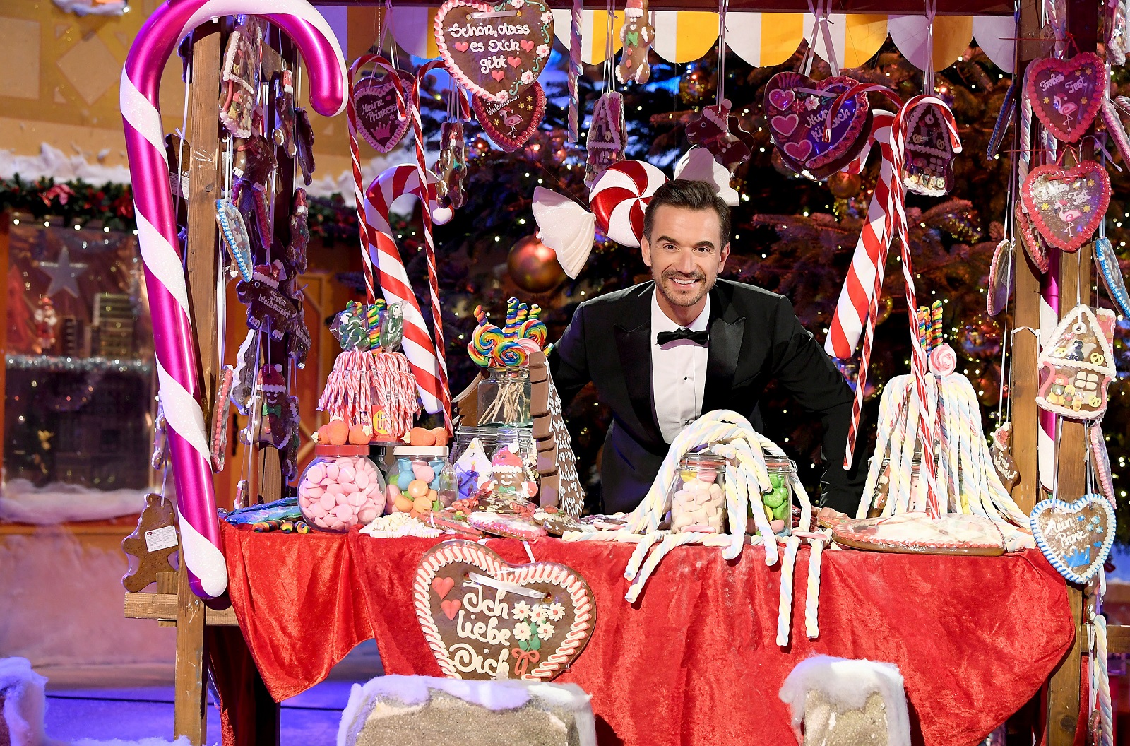 Florian Silbereisen moderiert auch 2020 das "Adventsfest der 100.000 Lichter". Florian Silbereisen moderiert auch 2020 das "Adventsfest der 100.000 Lichter".