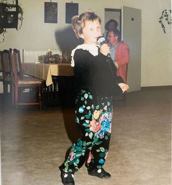 Anna-Maria Zimmermann zeigt ihren Fans ein süßes Kinderfoto.