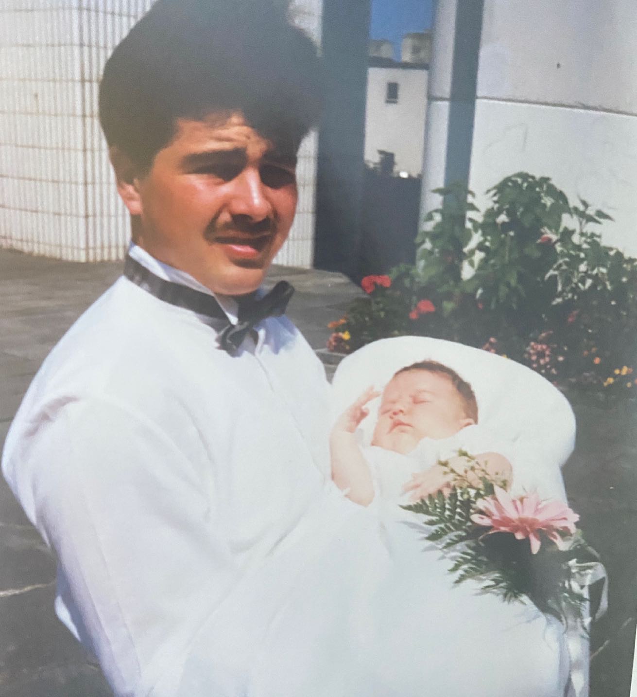 Beatrice Egli schickte dieses süße Kinderbild von sich mit ihrem Vater ins Netz.