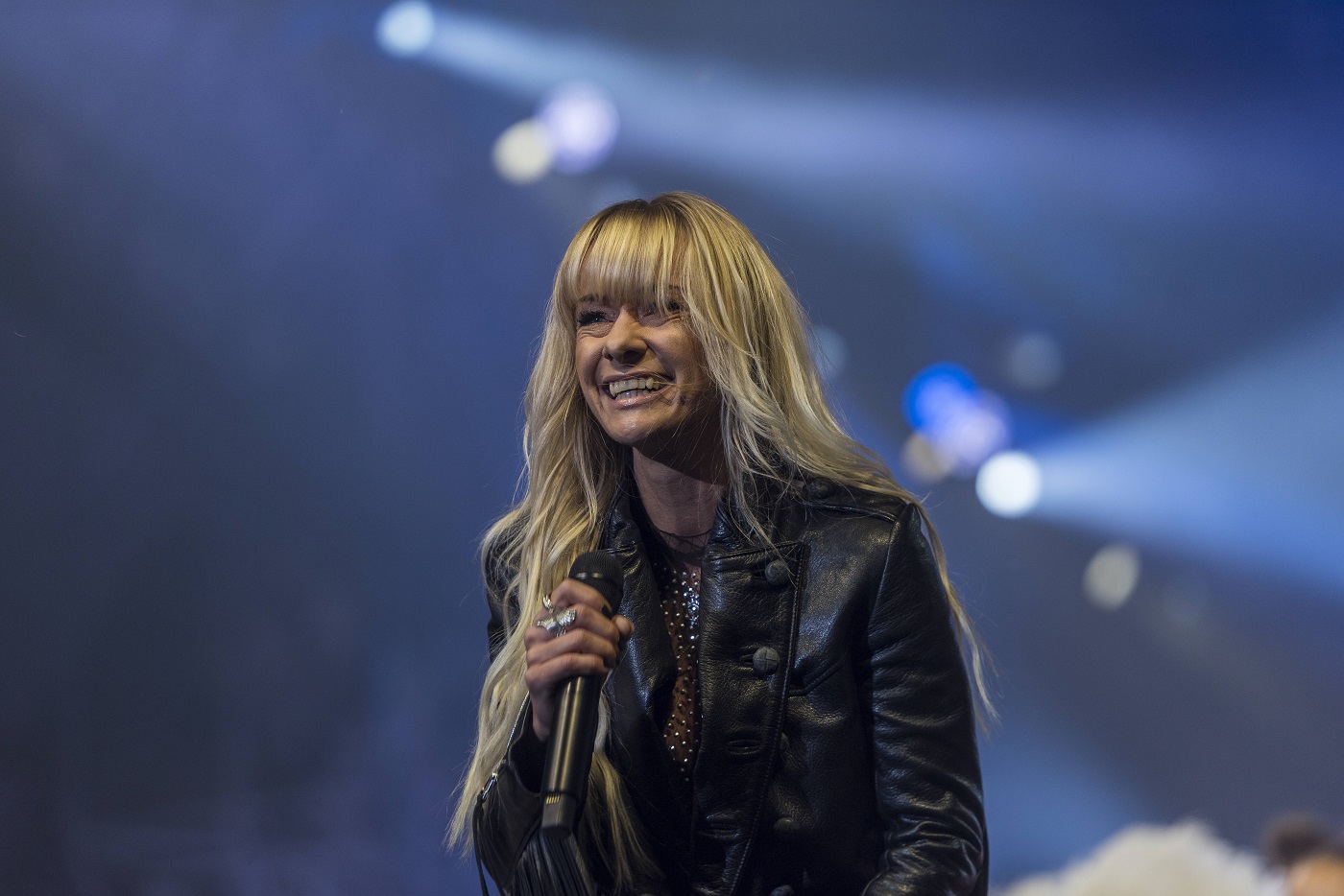 Christin Stark strahlt auf der Bühne vor Glück. Christin Stark strahlt auf der Bühne vor Glück.