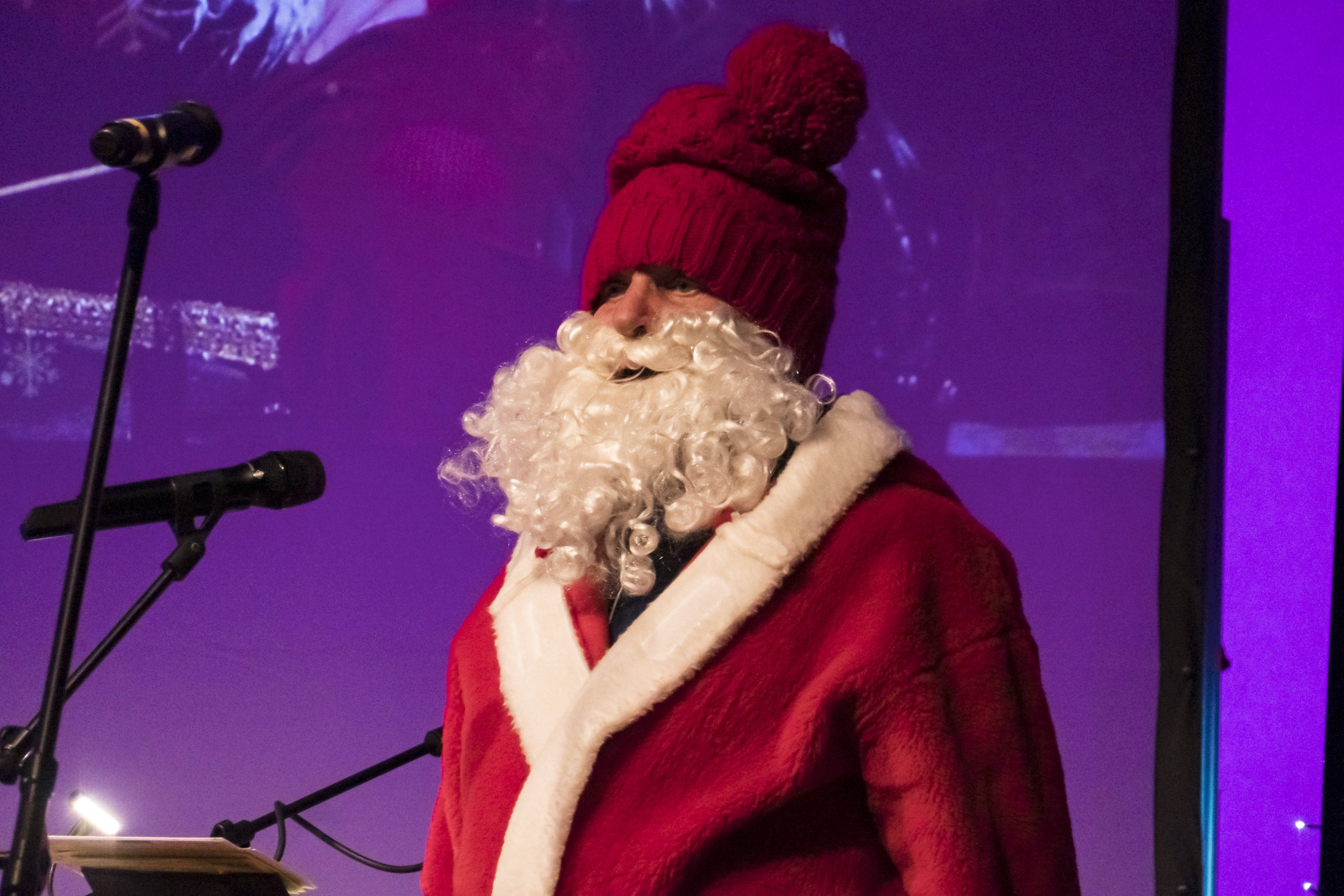 Saenger Frank Schoebel als Weihnachtsmann am 30.11.24  Saenger Frank Schoebel als Weihnachtsmann am 30.11.24