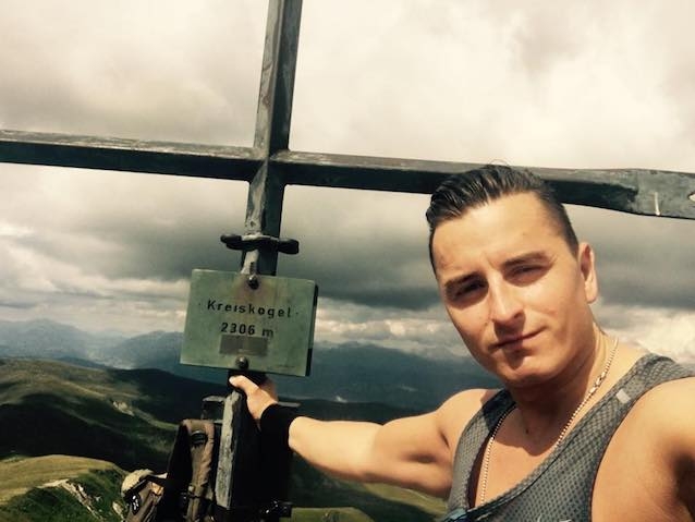 Andreas Gabalier wandert in seiner Freizeit oft auf Bergspitzen.
