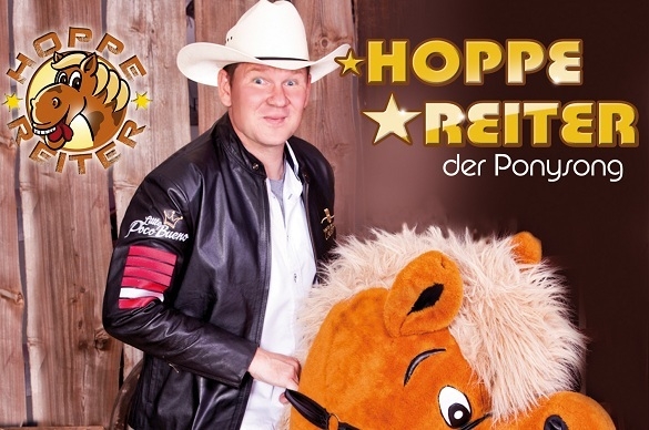 Hoppe Reiter wurde in Michigan, Detroit geboren. Schon als Kind interpretierte er die Hits aus dem Radio und zeigte somit schon in frühen Jahren seine Leidenschaft zur Musik. Hoppe Reiter