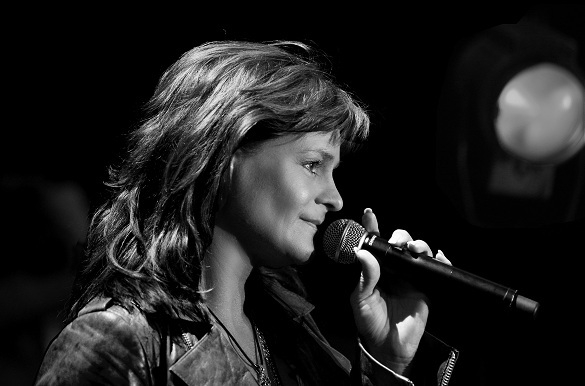 Andrea Berg steht einfach alles: Egal, ob gewagtes Vamp-Outfit oder Natürlichkeit, sie verzaubert ihre Fans! Andrea Berg Styling