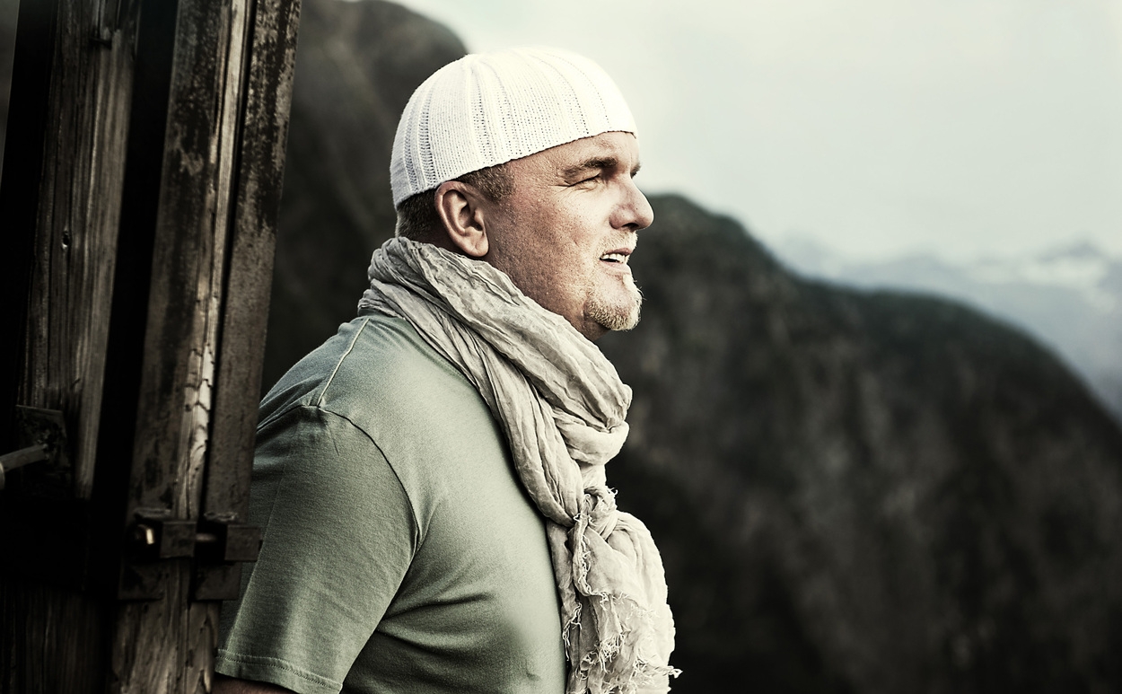 DJ Ötzi neues Album "Es ist Zeit" ist ab sofort erhältlich! Die Fans des Schlagerstars dürfen sich auf jede Menge musikalischer Raffinessen freuen! DJ Ötzi