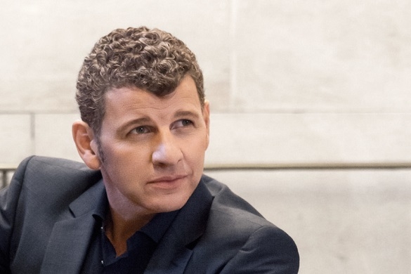 Semino Rossi: "Symphonie des Lebens" heißt sein neues Album. Der Titel verrät bereits, dass der Schlagersänger wieder viel Gefühl zeigt... Semino Rossi