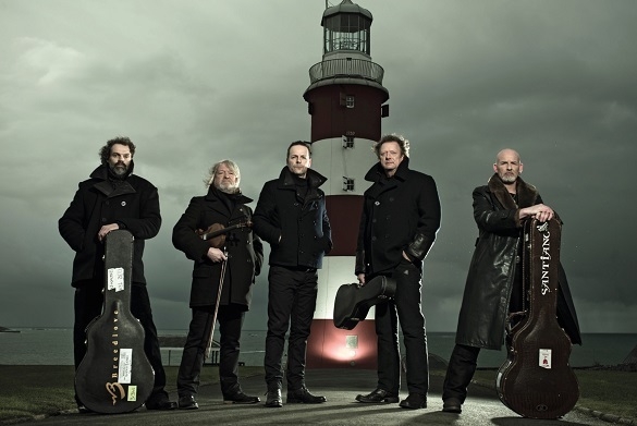 Santiano veröffentlicht ein neues Album: Mit den Gezeiten. Die Scheibe hält viele neue Songs bereit! Santiano Album Mit den Gezeiten