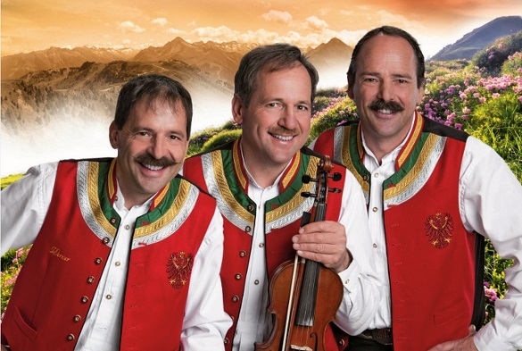 Die Zellberg Buam sehen doch immer wieder gut aus in ihrer Tracht! Für ihre neue CD haben sie sich sicherlich besonders viel Mühen gegeben. Zellberg Buam
