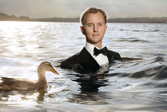 Adrett gekleidet sind sie: Max Raabe und sein Palastorchester. Bei jedem Auftritt gibt es kleine Lacher und großartige Musik! Max Raabe Konzert Konzerte
