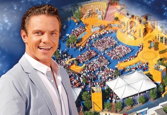 Stefan Mross ist Entertainer und immer für einen Spaß zu haben - der Europapark Rust ist da die perfekte Kulisse. Immer wieder sonntags ARD