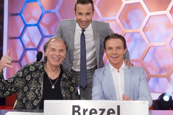 In drei Runden werden die Sieger gewählt. Knifflig, schnell und auf Zack müssen die Kandidaten sein, wenn sie hier gewinnen wollen. Wie schlägt sich wohl Stefan Mross? Dalli Dalli Stefan Mross