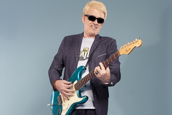 Heino im Rocker-Outfit mit E-Gitarre und coolem Beatles-Shirt! Heino Kostüm