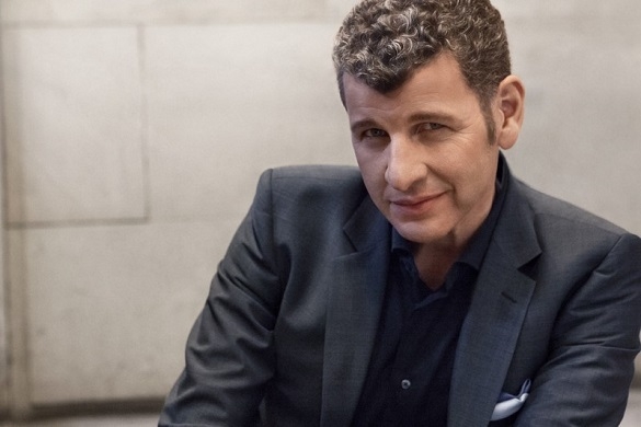 Bekannt durch seine Schmusesongs: Semino Rossi. Doch der Weg zum Ruhm war steinig und schwer. Wie kam es zum großen Durchbruch? Zimmer frei Semino Rossi