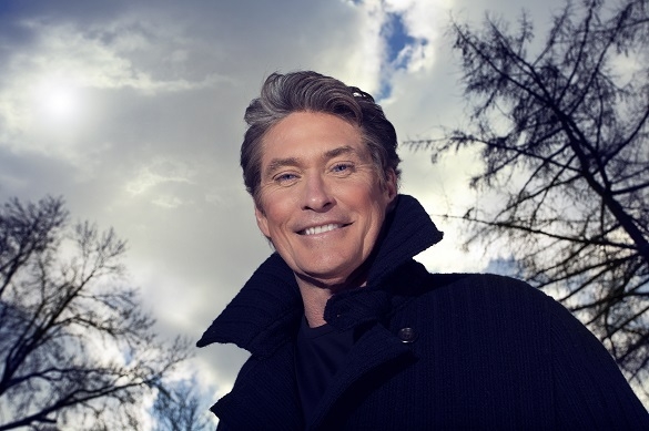 Erst kämpft er für Freiheit und nun lässt er sich einsperren. Abwarten, was David Hasselhoff dazu sagen wird. Ab morgen Abend auf SAT. 1! David Hasselhoff