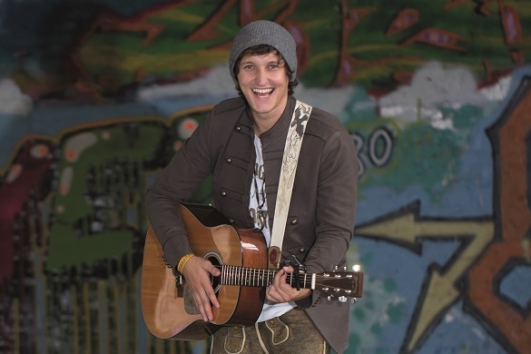 Marco Angelini hat allen Grund zur Freude. Musikalisch, wie auch privat, läuft alles super! Marco Angelini Freundin Single