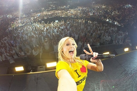 Spektakuläre Liveshows sind ihr Metier. Helene Fischer weiß eben ganz genau, was ihre Fans von ihr erwarten! Helene Fischer Tour 2014