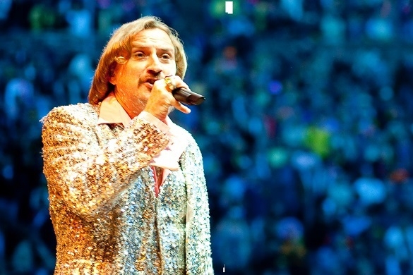 Keiner verkörpert den Schlager so wie Dieter Thomas Kuhn. Auch 2014 könnt Ihr ihn wieder in vielen Städten in Deutschland und Österreich live erleben! Dieter Thomas Kuhn Tour 2014