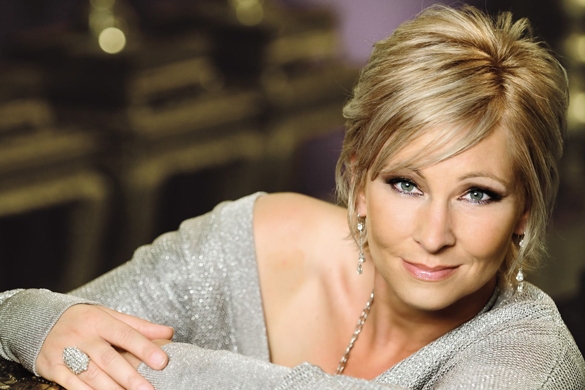 Zwar sind für das kommende Jahr bisher keine Solo-Termine von Claudia Jung bekannt, dafür singt die blonde Schlagersängerin aber auf zahlreichen Großveranstaltungen für Euch! Claudia Jung