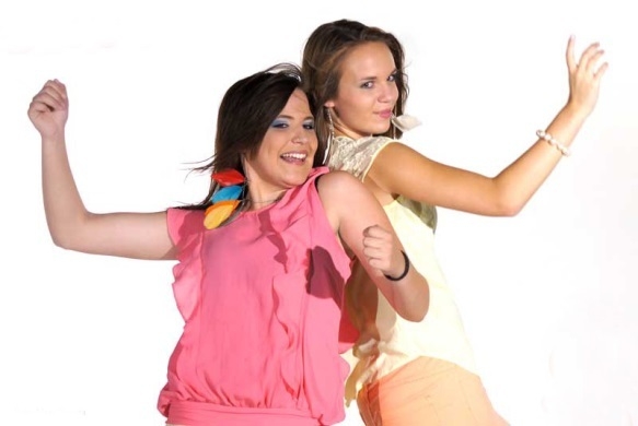 Mona und Eileen von Per Du wollen 2014 richtig durchstarten. Ein Vorbild der beiden ist Schlagerstar Helene Fischer. Per Du Vorgestellt