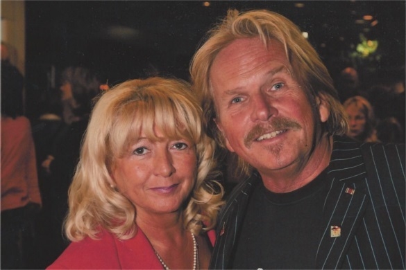 Der Mann mit der Reibeisenstimme ist mit Evelyn Zander verheiratet. Die beiden unternehmen viel und stets ist sie an seiner Seite. Frank Zander Evy