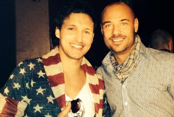 Marco Angelini und der Bachelor Christian Tews auf einer Veranstaltung. Dieses Bild rief nicht nur positive Reaktionen hervor. Marco Angelini Shitstorm