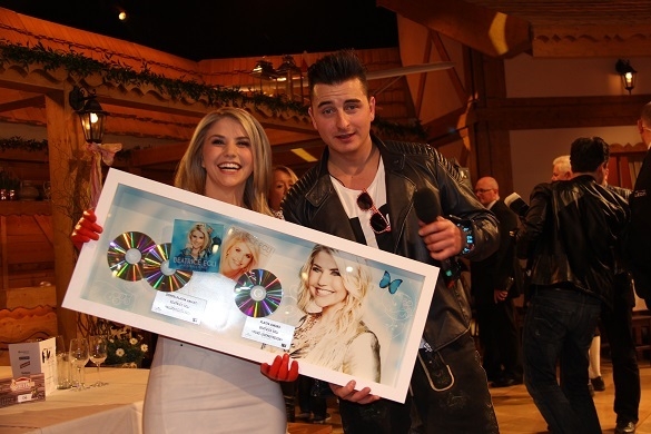 Beatrice Egli freute sich über Doppelplatin in Österreich. Musikantenstadl Wiener Neustadt