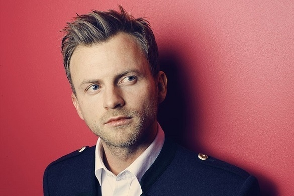 Willi Gabalier veröffentlicht seine eigene Single, steht für RTL vor der Kamera und hebt sich mit eigenen Ideen von Bruder Andreas ab. Willi Gabalier