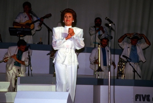 Die Songs der großartigen Sängerin Caterina Valentes gehen unter die Haut. Caterina Valente Songtexte