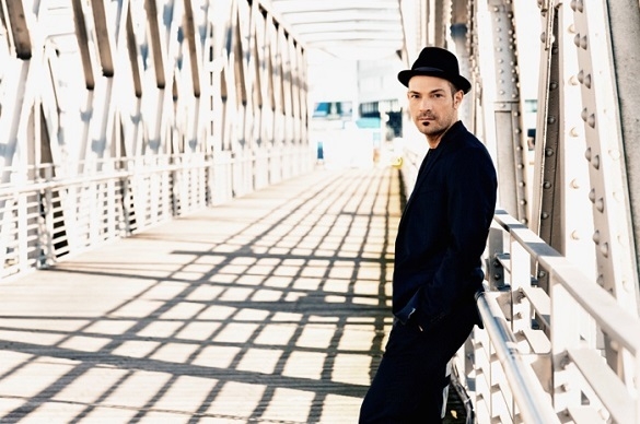 Roger Ciceros neues, fünftes Album steigt auf Platz vier der Album-Charts ein. Roger Cicero