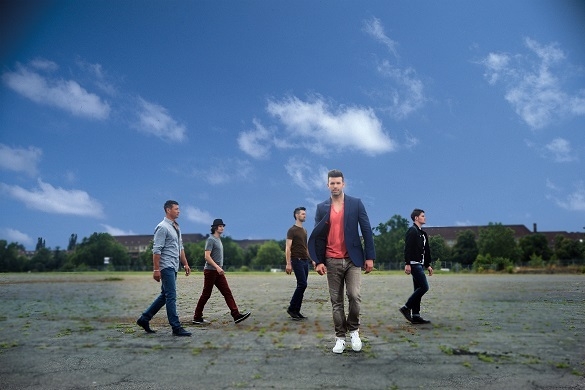 Jay Khan und seine Großstadt Freunde veröffentlichen heute ihr Debütalbum. Auf der Platte sind unter anderem die Hits Wolken und Karussell. Großstadt Freunde Album