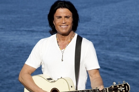 Costa Cordalis macht seit über 50 Jahren Musik und hat schon viel erlebt. In seiner Autobiografie lässt er alles nochmal Revue passieren Costa Cordalis Autobiografie Der Himmel muss warten