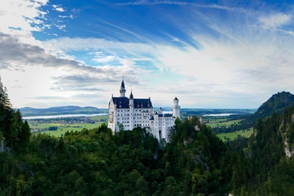 Das Schloss Neuschwanstein - das wahrscheinlich bekannteste Schloss der Welt. Schloss Neuschwanstein