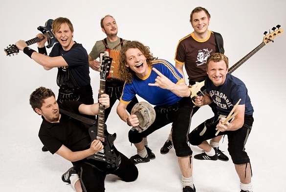 Die harten Jungs erzählen uns im SchlagerPlanet-Steckbrief, wie es zu ihrer „Heavy Volxmusic“-Band gekommen ist. Troglauer Buam Steckbrief