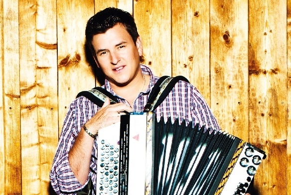 Marc Pircher: Familienmensch durch und durch... Marc Pircher mit Akkordeon