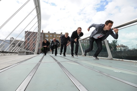 Am 1. Juli geht es los: Der Flashmob der Wise Guys am Kölner Dom startet. Wise Guys Statisten Flashmob