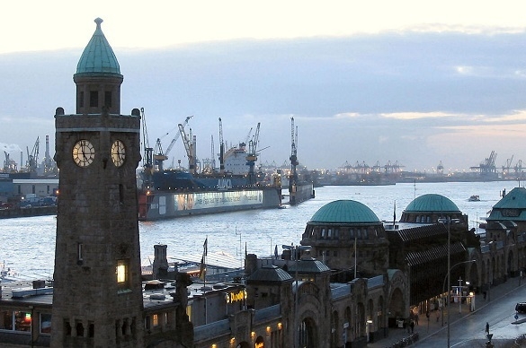 Hamburg meine Perle: Die schöne Hansestadt überzeugt durch sehr viel Charme und sympathische Einwohner. Hamburg Dialekt Songs